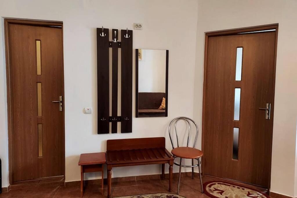 Spacious Flat, With Free Parking & Air Conditioning Floresti  Luaran gambar