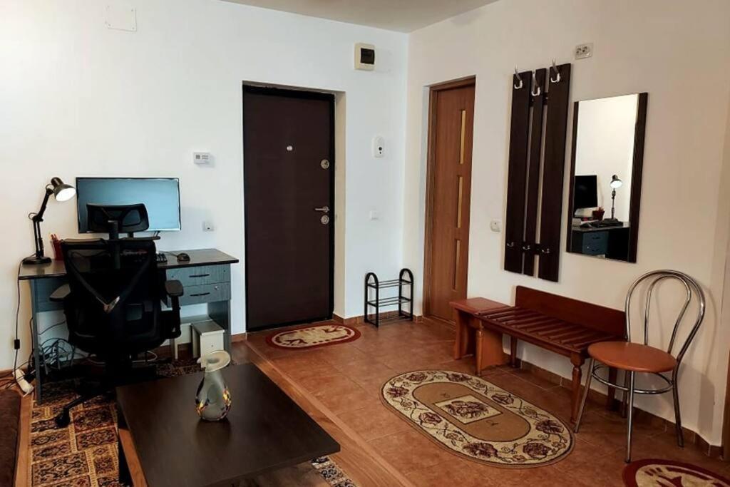 Spacious Flat, With Free Parking & Air Conditioning Floresti  Luaran gambar