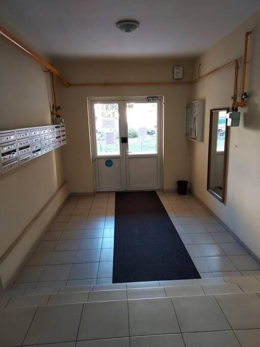 Spacious Flat, With Free Parking & Air Conditioning Floresti  Luaran gambar