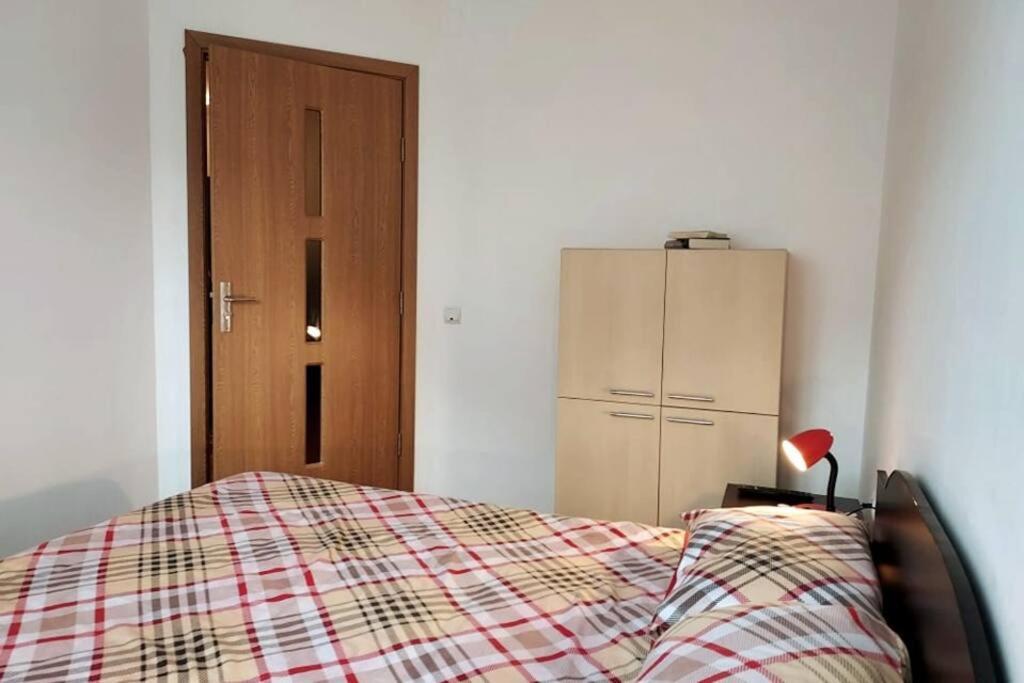 Spacious Flat, With Free Parking & Air Conditioning Floresti  Luaran gambar