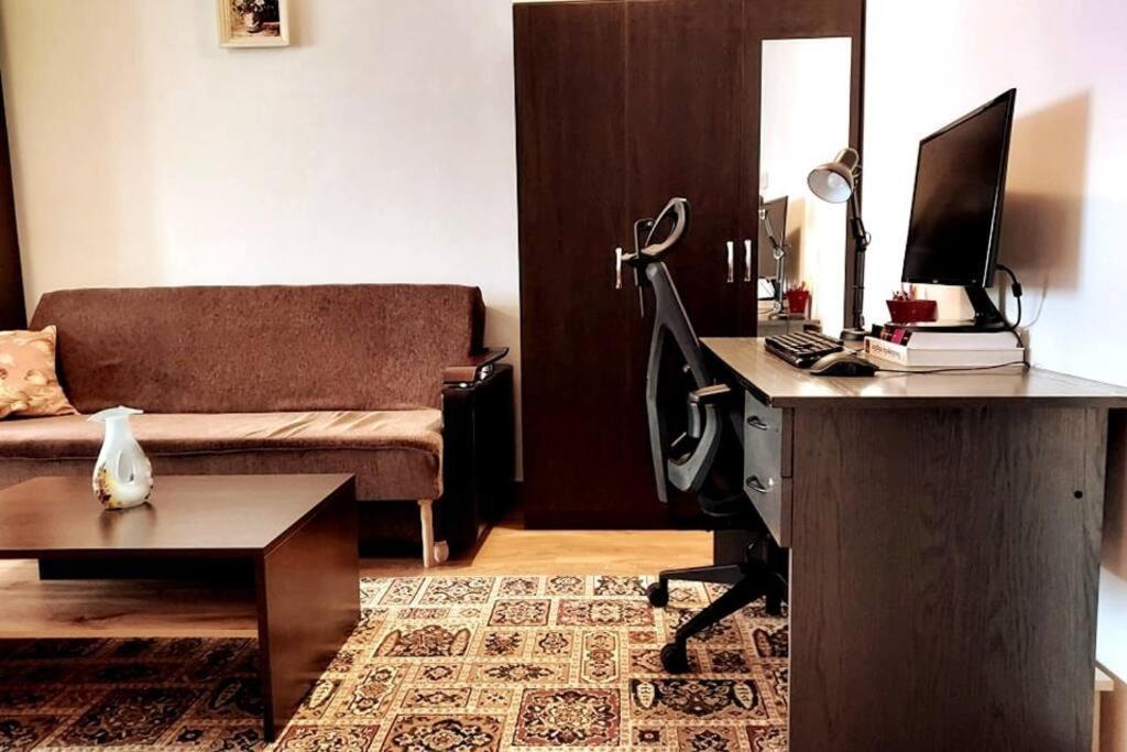 Spacious Flat, With Free Parking & Air Conditioning Floresti  Luaran gambar